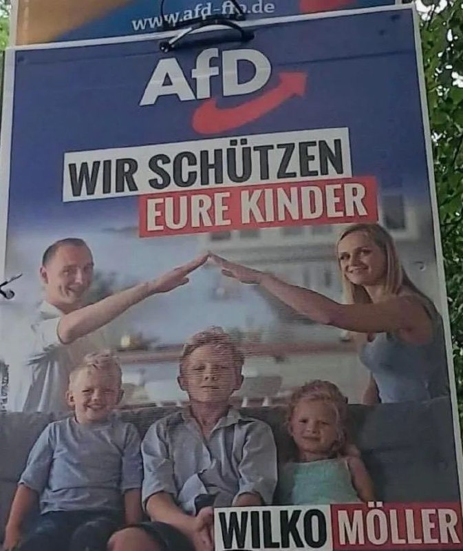 Seçki posterində Hitler salamı - SKANDAL