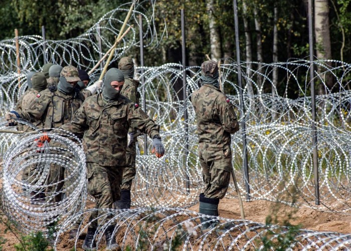 Polşadan Belarus sərhədlərinə dair hərbi qərar