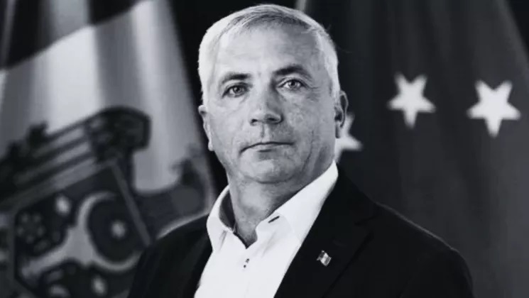 Deputatı arı vurub öldürdü