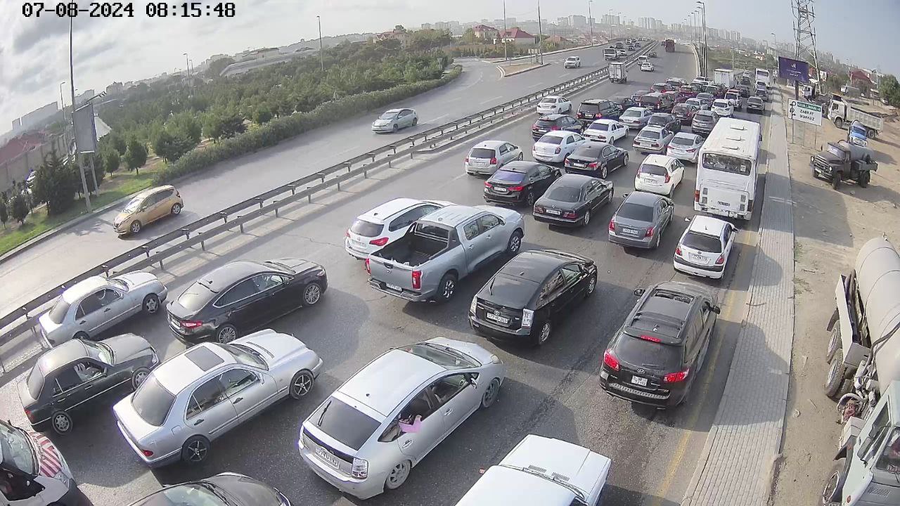 4 əsas yolda tıxac var 