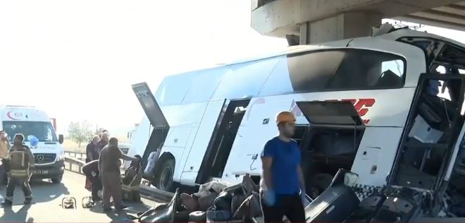 Avtobus qəzaya düşdü - 9 nəfər həyatını itirdi, 26 yaralı var