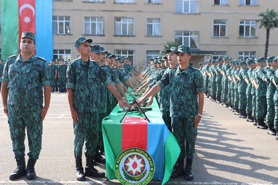 Gənc əsgərlər and içdi - FOTO