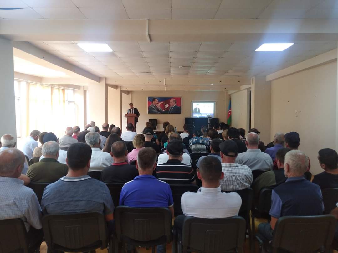 Əli Məsimli Qax seçiciləri ilə bir arada - FOTO