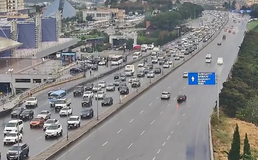 Bakının tıxaclı yolları - SİYAHI