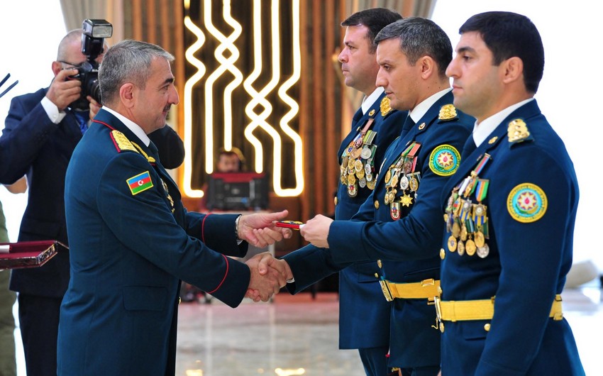 Elçin Quliyev yeni generallara rütbələrini təqdim etdi