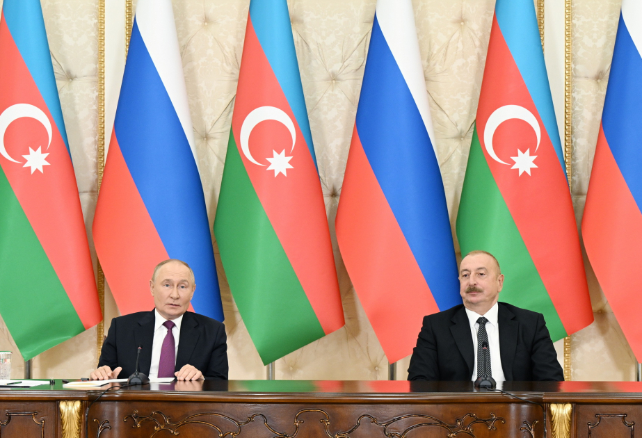 Liderlər Bakıda regional məsələləri müzakirə ediblər