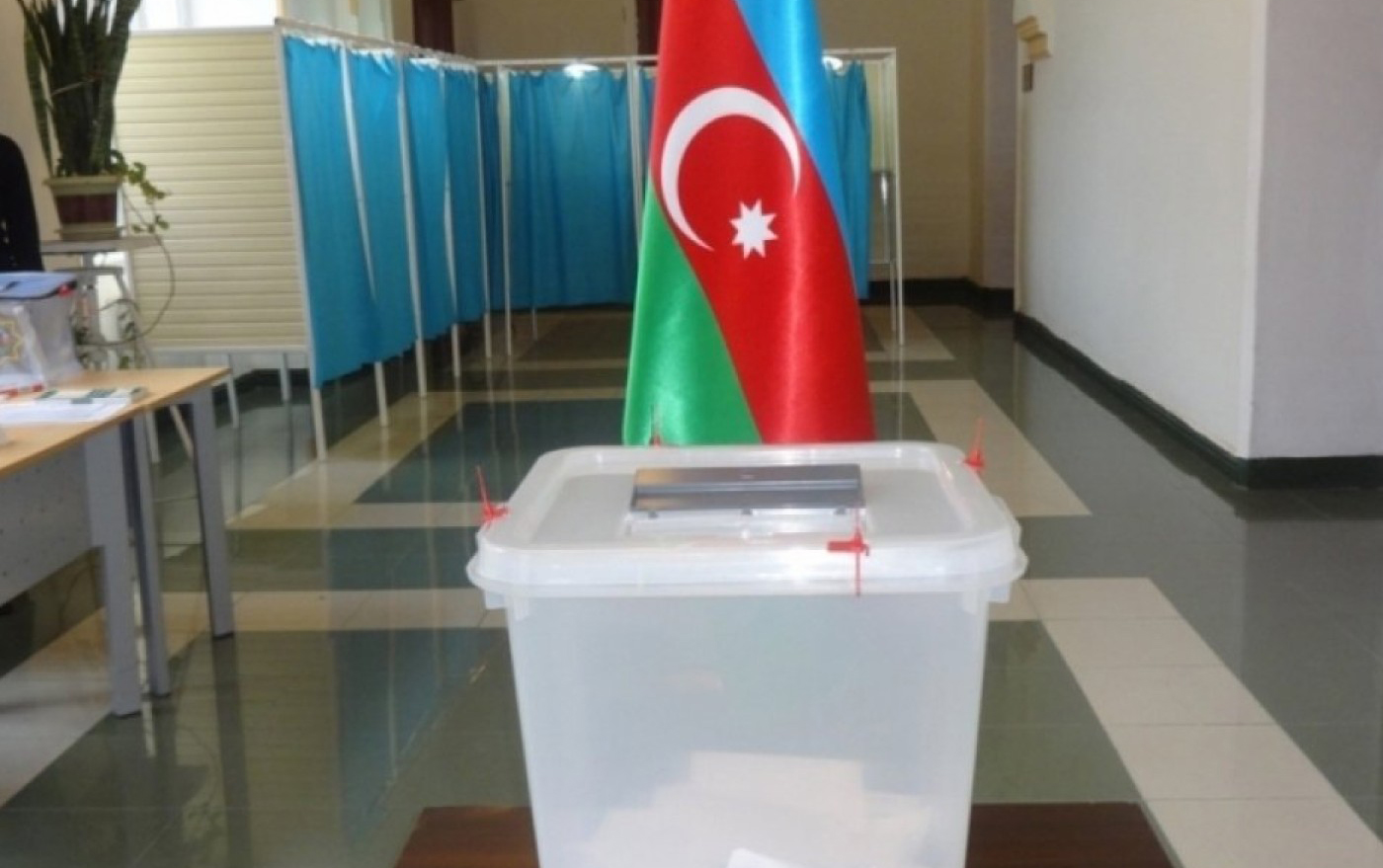 Deputatlığa namizəd olan QHT nümayəndələri və bələdiyyə üzvləri...