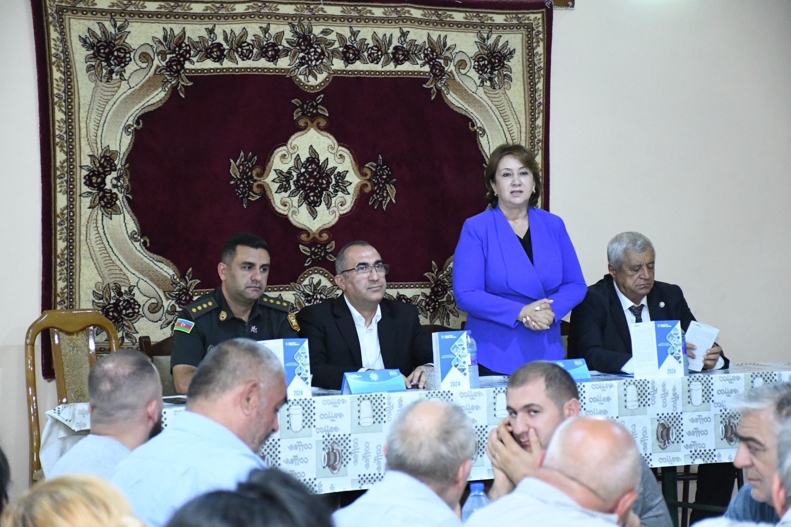 Mehriban Vəliyeva 11-ci mikrorayon seçiciləri ilə görüşdə - FOTO