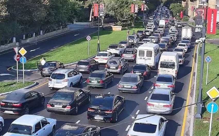 Bakının tıxaclı yolları - SİYAHI