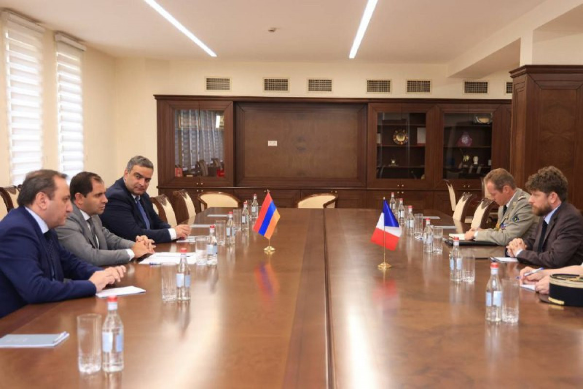 Papikyan Fransa səfiri ilə görüşdü