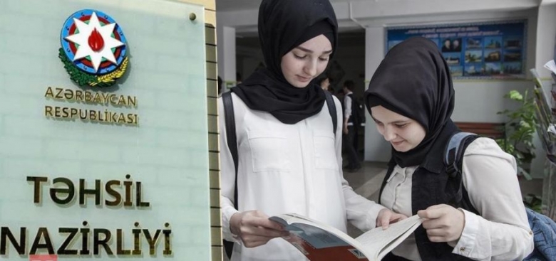 Nazirlikdən hicablı müəllimlərin imtahandan kəsilməsi iddialarına CAVAB