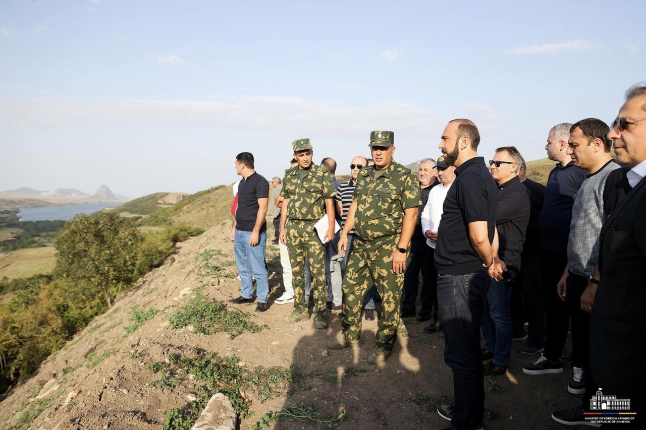 Mirzoyan erməni diplomatları Azərbaycanla sərhədə GƏTİRDİ
