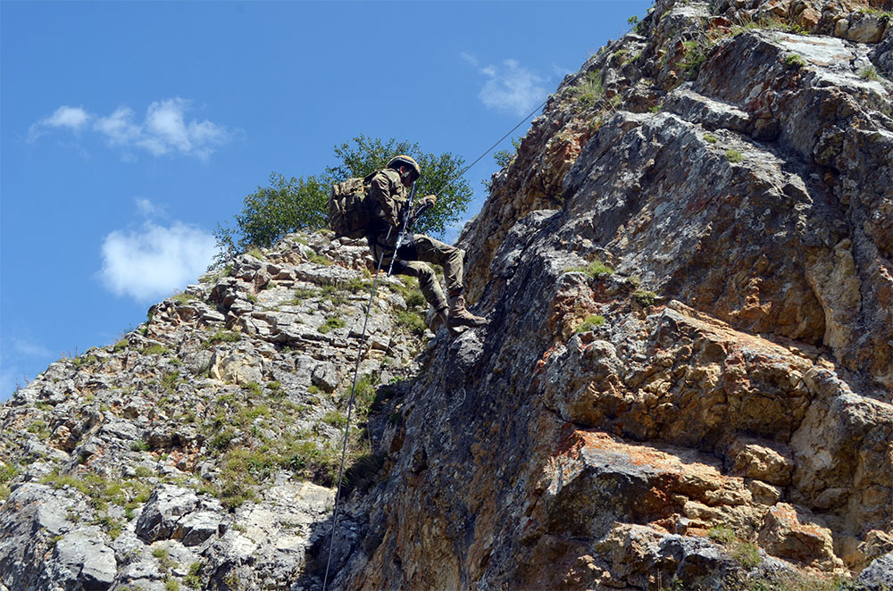 HDQ-nin piyada bölmələrinin şəxsi heyətinə dağçılıq təlimi keçirilib