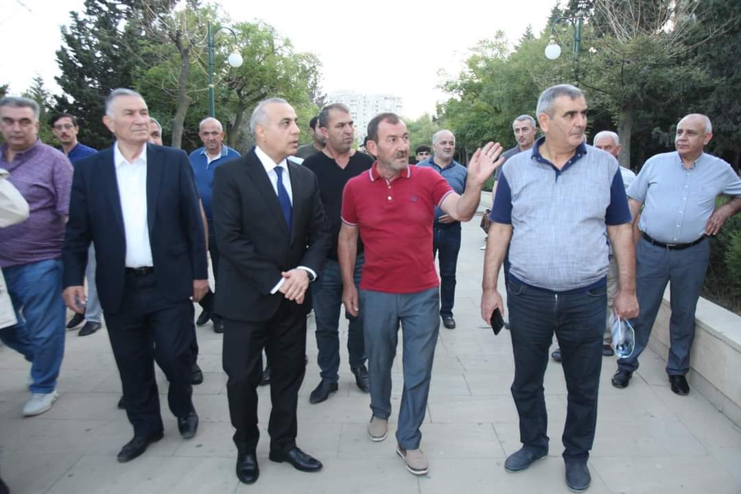 Azay Quliyev 9-cu və 6-cı mikrorayonlarda oldu - yüksək seçici fəallığı