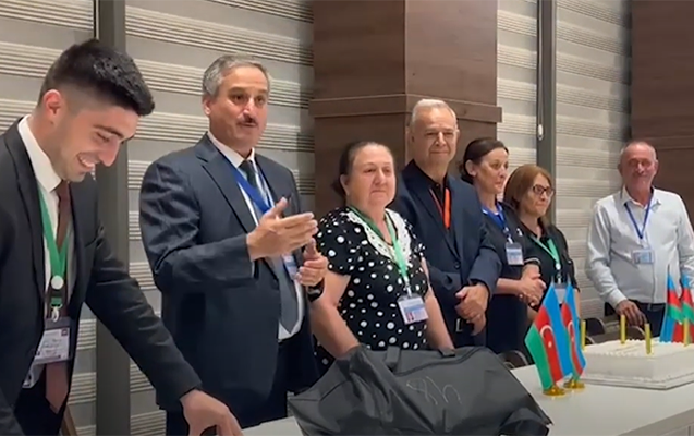 Səsvermədən sonra "Qarabağdadır" oxudu - VİDEO