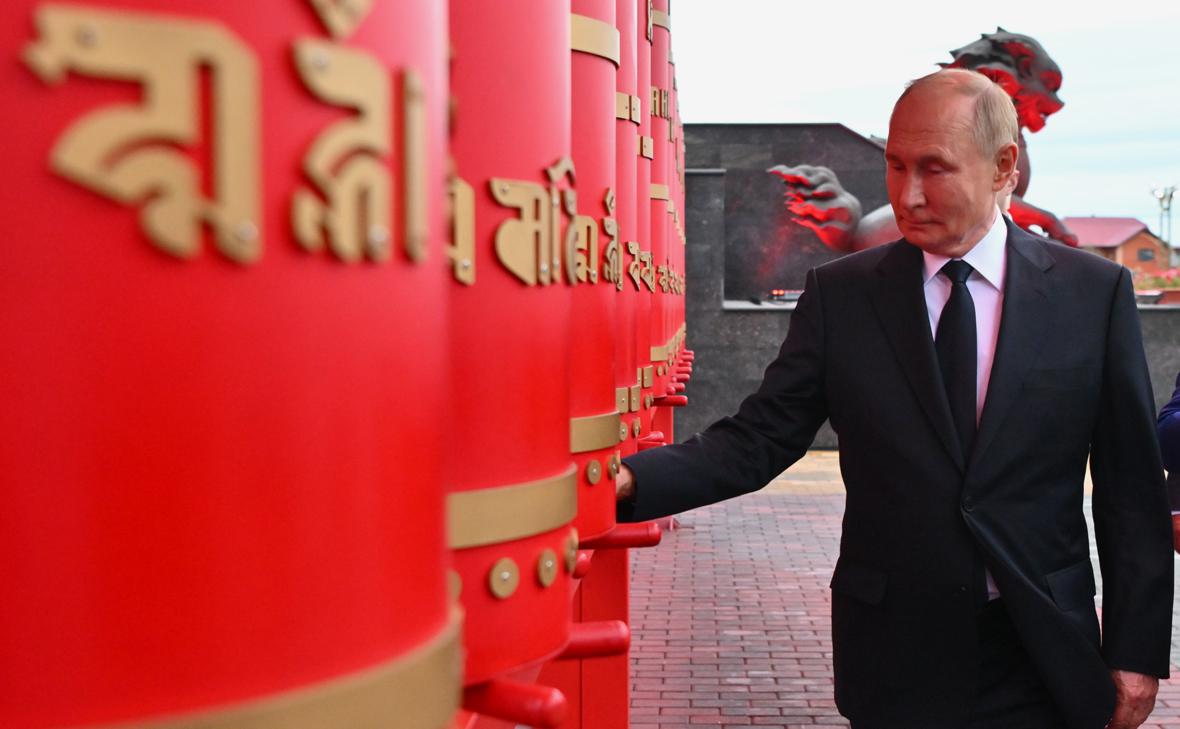 Putin Qızılda: Rusiyanın ən böyük buddist məbədinə baş çəkib