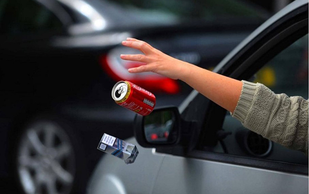 Bakıda maşından&nbsp;küçəyə zibil atan 109 nəfər cərimələnib