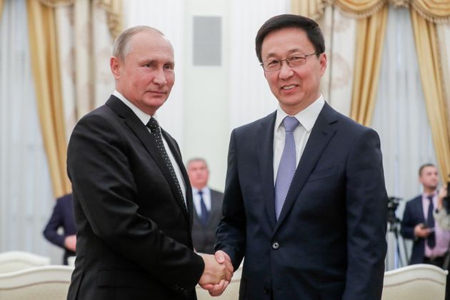 Putin Si Cinpinin müavini ilə GÖRÜŞÜB