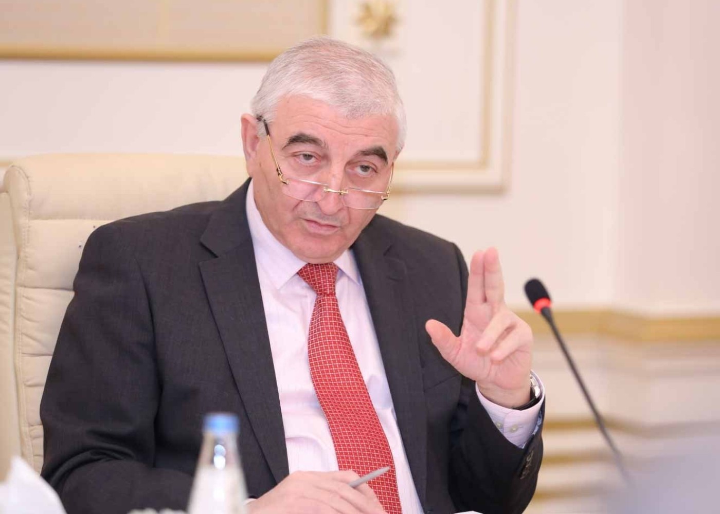 Məzahir Pənahov namizədlərə müraciət etdi