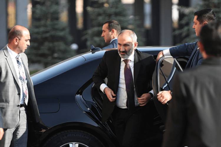 Paşinyan hakim elitanı Sevandakı bağ evinə toplayır