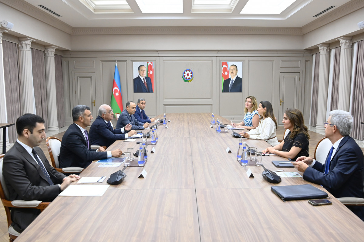 Əli Əsədov Beynəlxalq Maliyyə Korporasiyasının nümayəndə heyəti ilə görüşdü