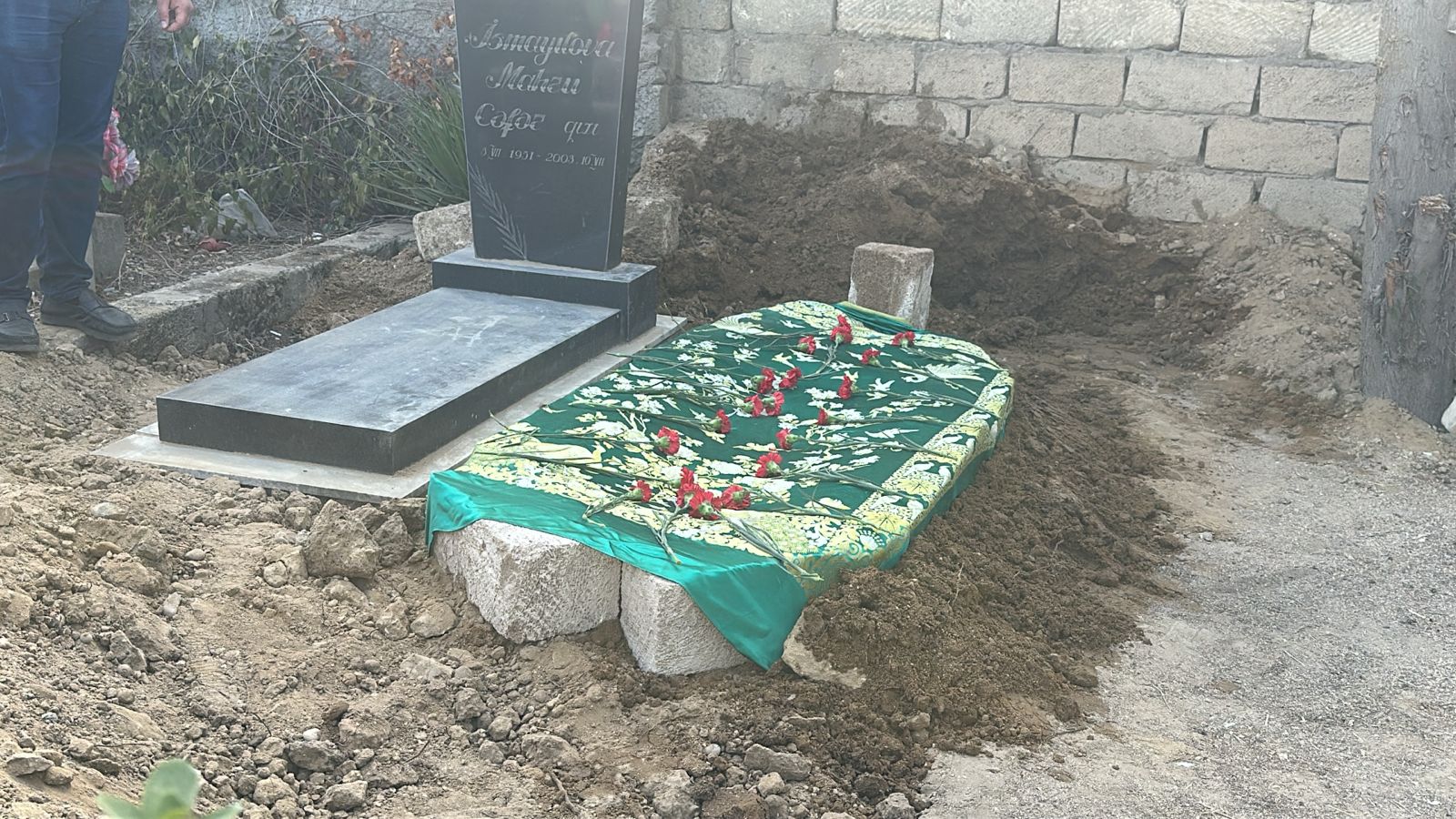 Hidayət Elvüsal dəfn edildi
