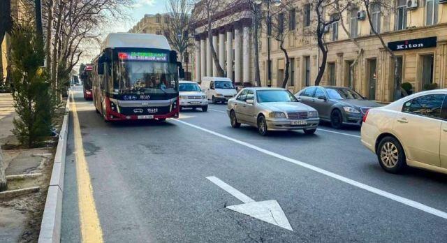 Bakıda avtobus zolağı və parkinq dilemması - VİDEO