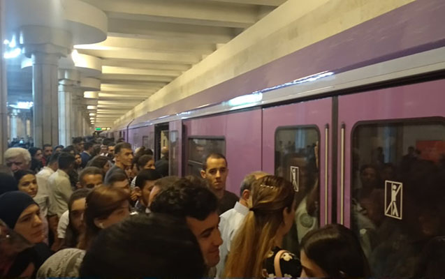 Metroda qatar xarab oldu - Tıxac yarandı