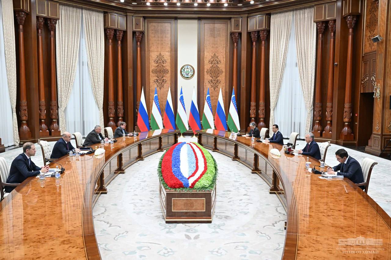 Mirziyoyev Rusiya baş nazirini qəbul edib - FOTO