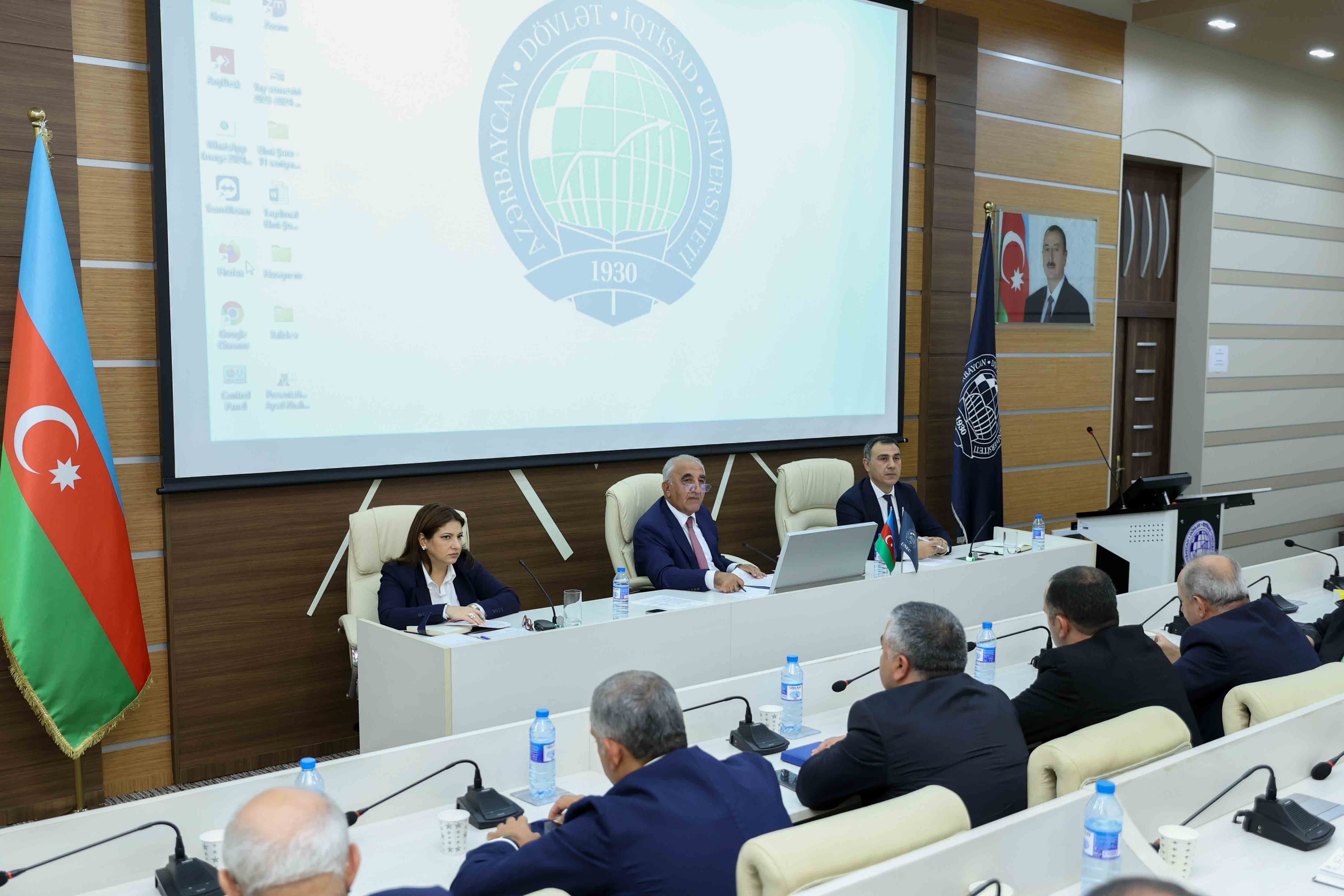 UNEC-in Elmi Şurasının yeni tədris ilində ilk iclası keçirilib - FOTO