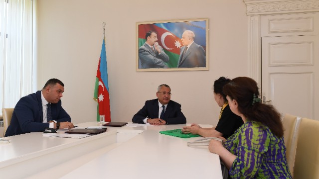 Komitə sədri vətəndaşların növbəti qəbulunu keçirib - FOTOLAR