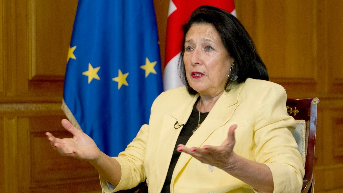 Zurabişvili ikinci prezidentlik müddətinə namizədliyini irəli sürəcək