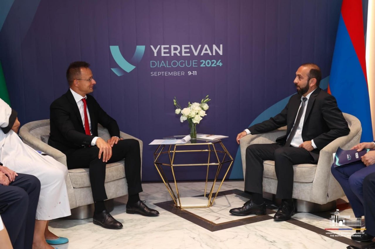 Macarıstan XİN başçısı Ararat Mirzoyanla GÖRÜŞÜB