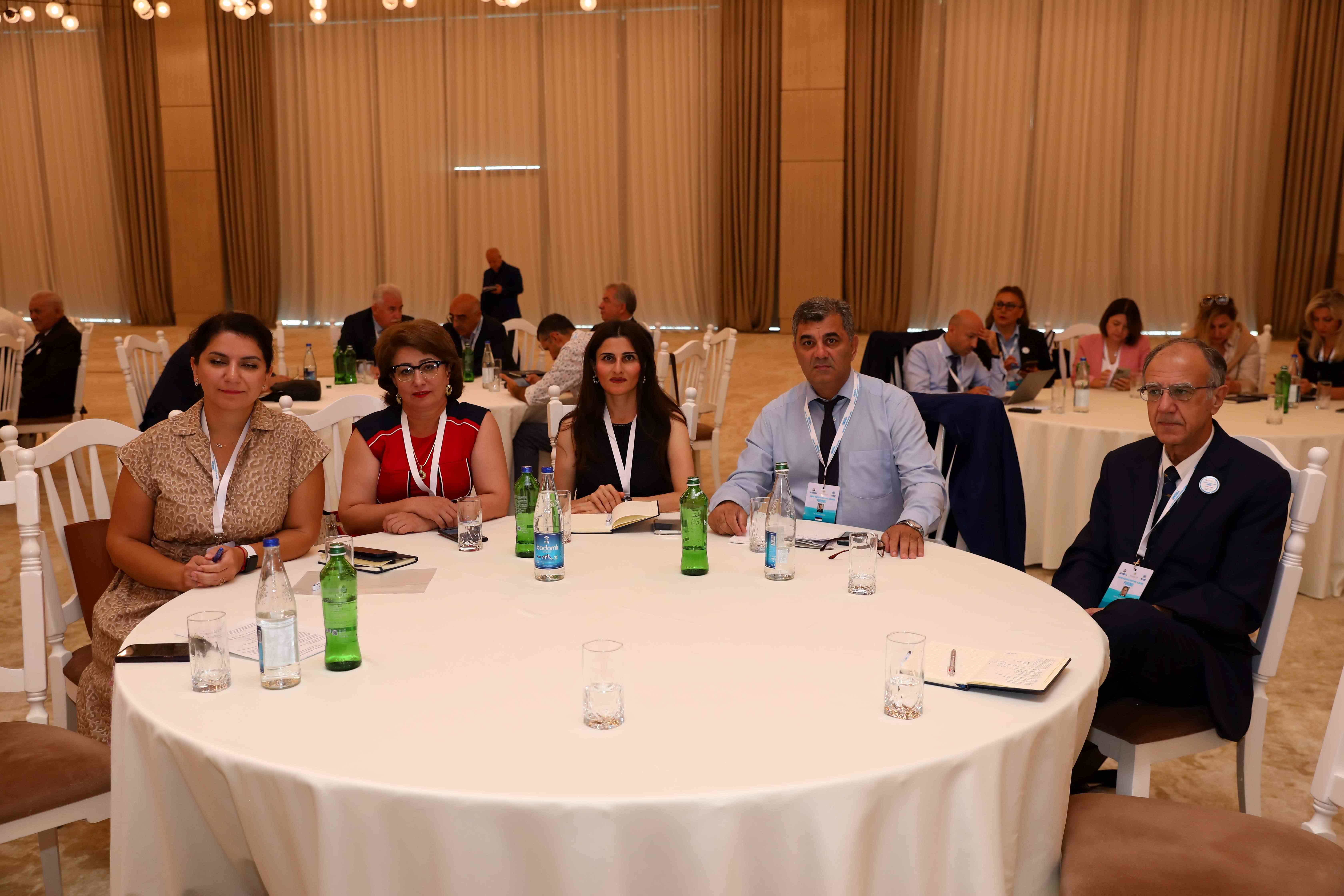Xaricdə Yaşayan Azərbaycanlı Alimlərin Forumu öz işini sessiyalarla davam etdirir - FOTO 