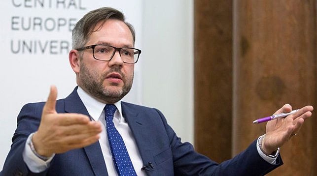 Bundestaqın komitə sədri Qafqaza GƏLİR