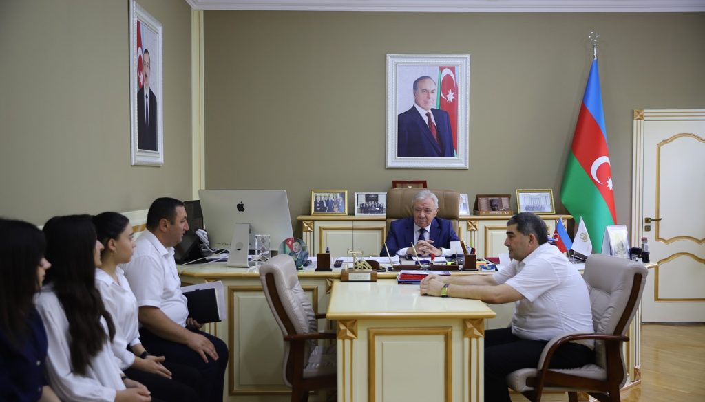 Gəncə Dövlət Universitetinin rektoru yeni tələbələrlə görüşdü