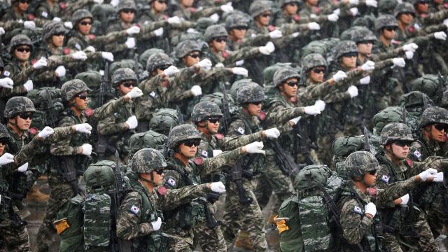 Cənubi Koreya orduda istifadə olunan Çin kameralarını YIĞIŞDIRIB