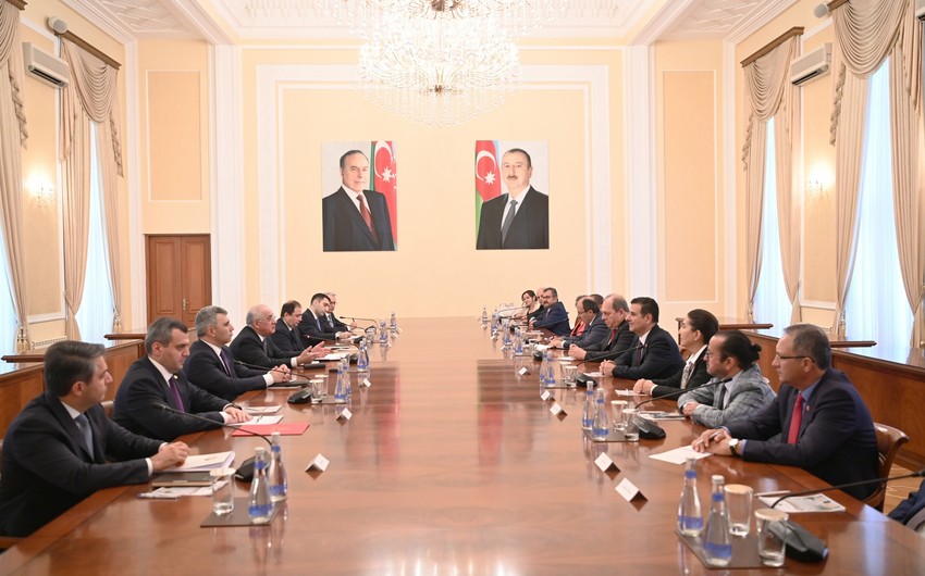 Baş nazir Türkiyə Ali Məhkəməsinin sədri ilə GÖRÜŞDÜ