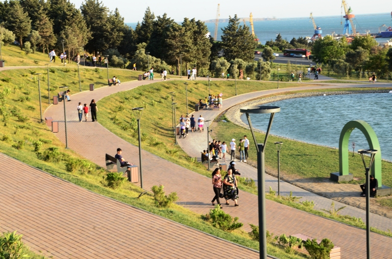 Parklarımızdakı uşaq meydançaları tələblərə cavab vermir - FOTOLAR