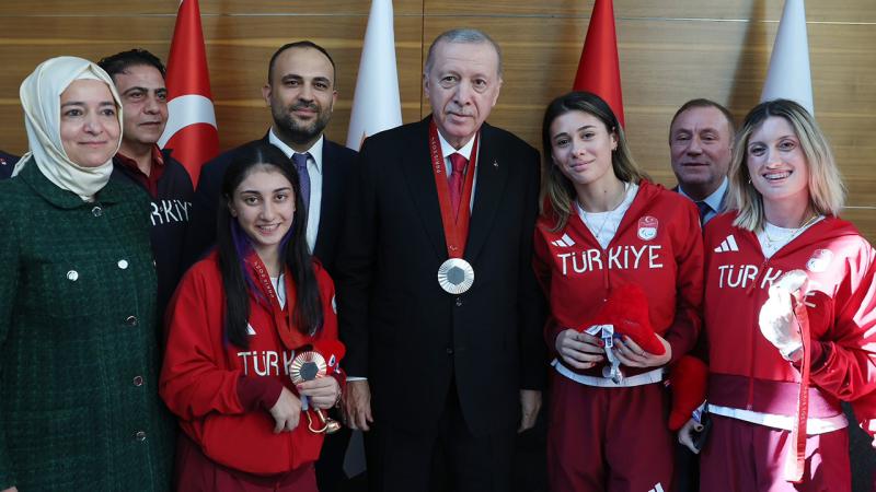 Ərdoğan paralimpiyaçılarla BİR ARADA - FOTOLAR