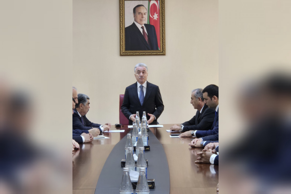 Zeynal Nağdəliyev Rüstəm Xəlilovu kollektivə təqdim etdi