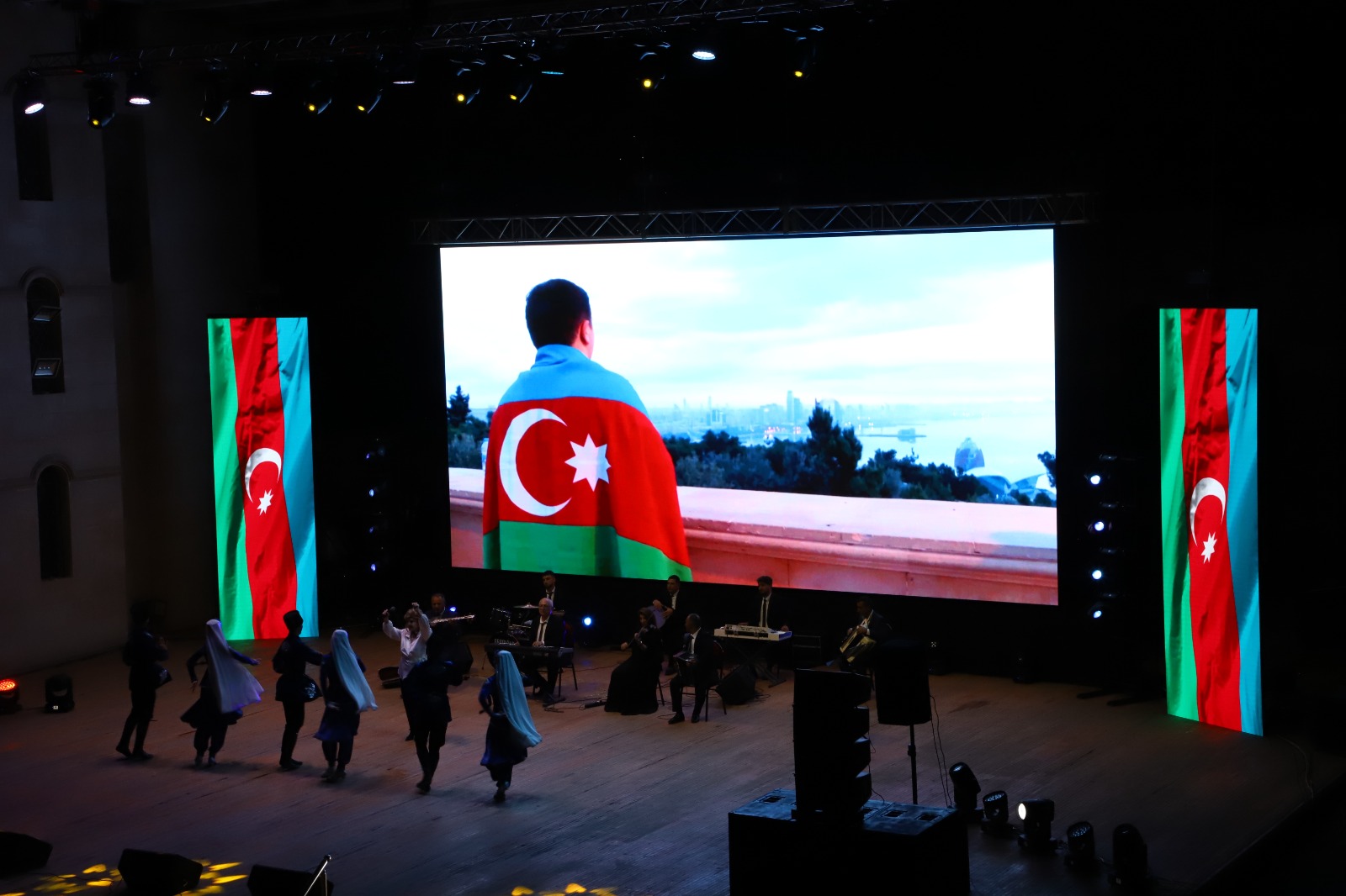 İmruzə Hüseynovanın yaradıcılıq gecəsindən rəngarəng FOTOLAR