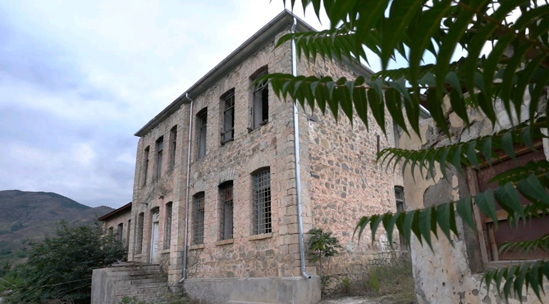 Üzeyir Hacıbəyovun ilk dəfə müəllim kimi işlədiyi məktəb - VİDEO