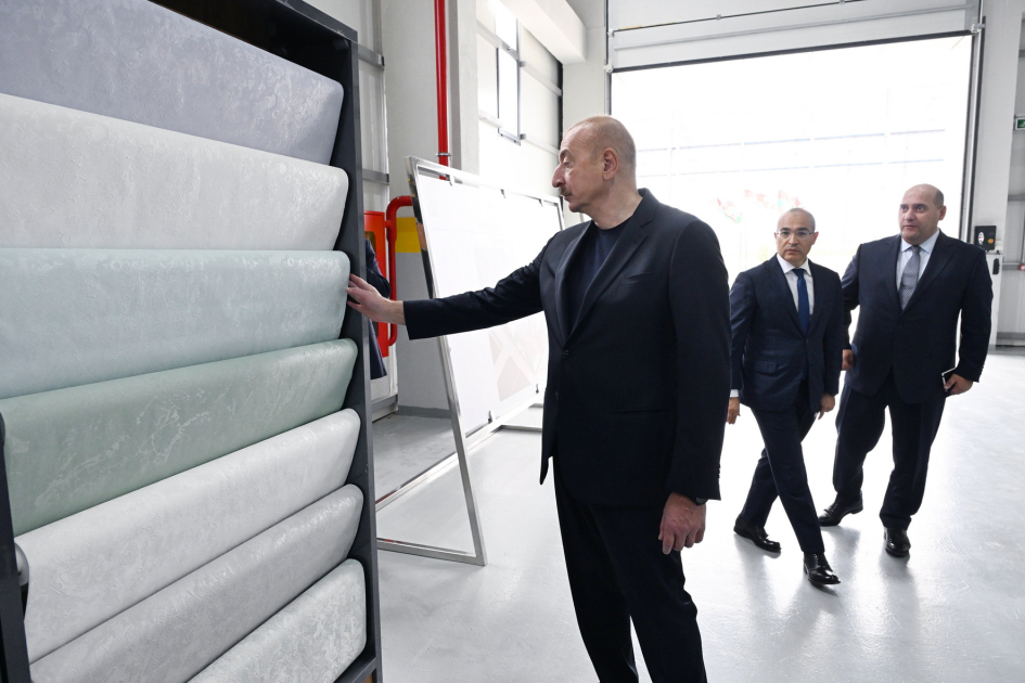Prezident Ağdamda Divar kağızları istehsalı zavodunun açılışında