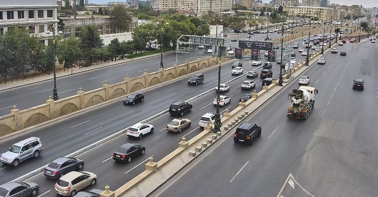 Bakının tıxac olan yolları - SİYAHI