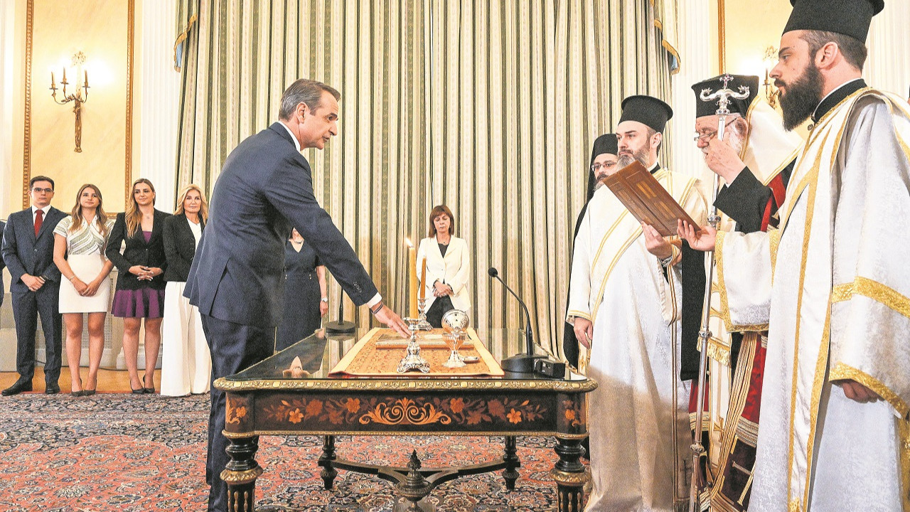 Dünya parlamentlərində andiçmə: Allah, Kral və Vətən...