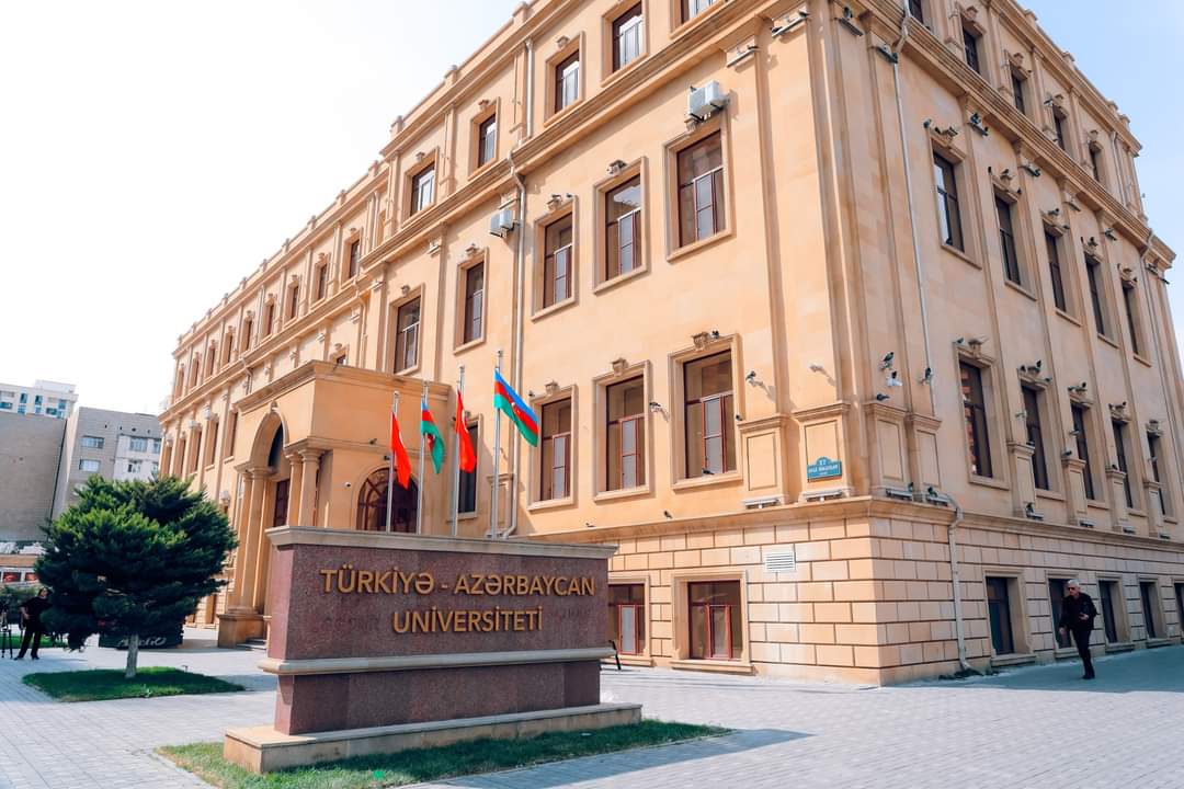 Türkiyə-Azərbaycan Universitetində ilk dərs günü - FOTOLAR