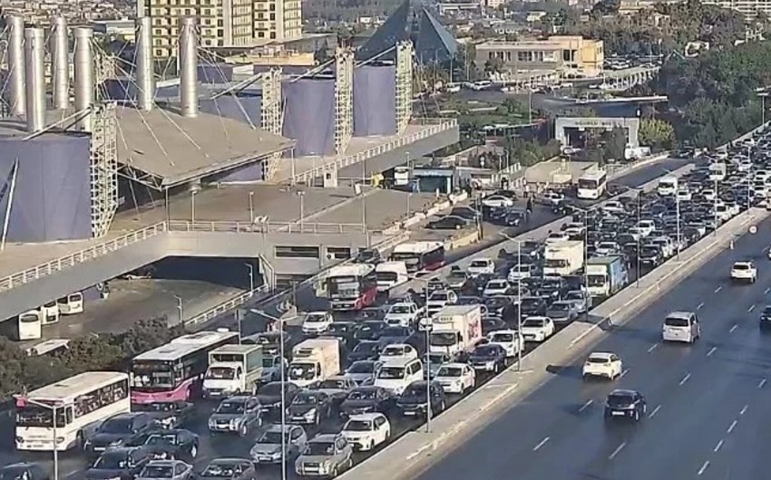 Bakıda tıxaclı yolların sayı artıb - SİYAHI