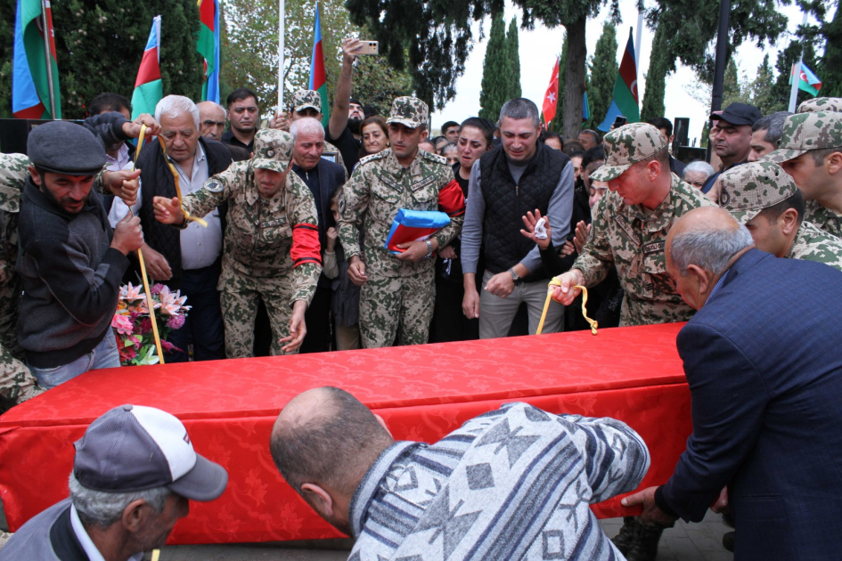 Şəhidimizin qalıqları Gəncədə torpağa tapşırıldı - FOTO