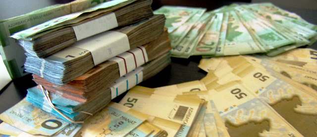 Evdən 17700 manat oğurlandı